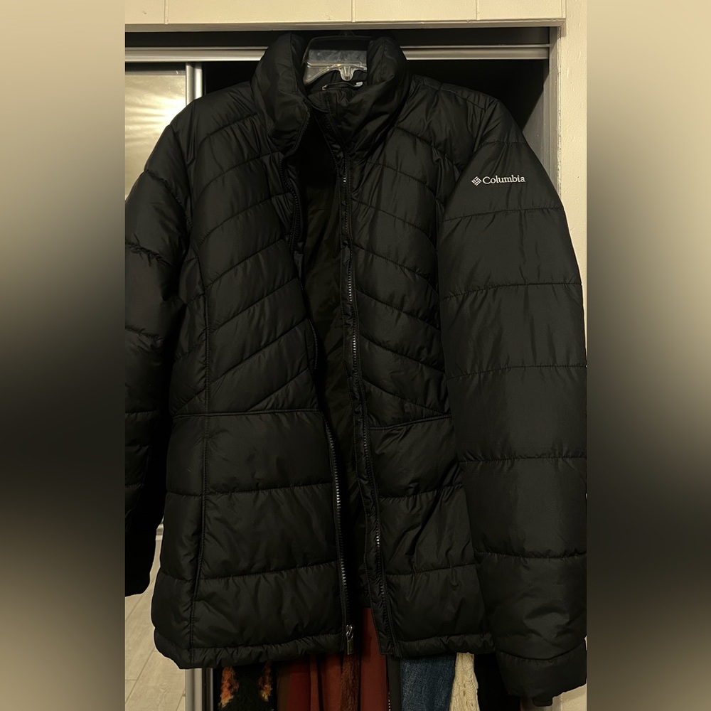 women’s Black columbia puffer jacket